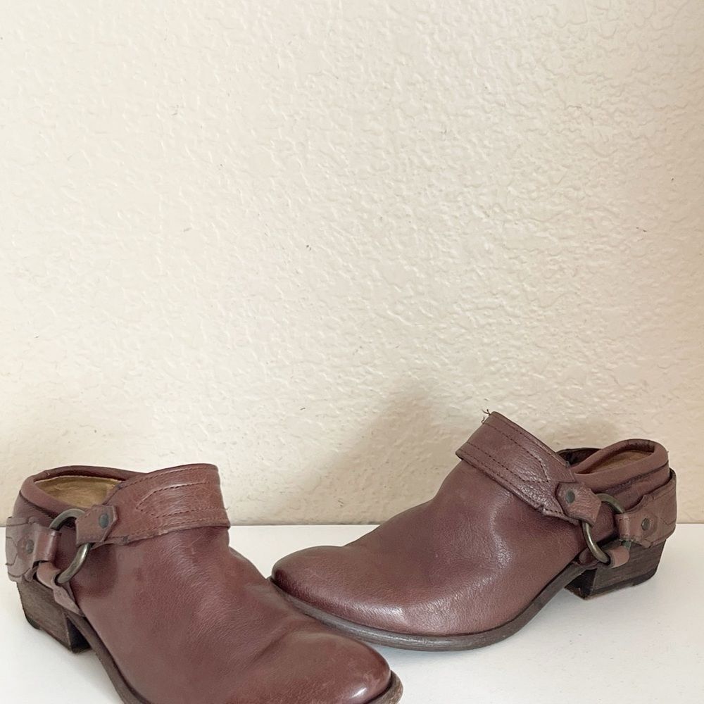 Frye Carson belted harness mule in Chocolate Brown  rounded toe 8.5 - Picture 11 of 14